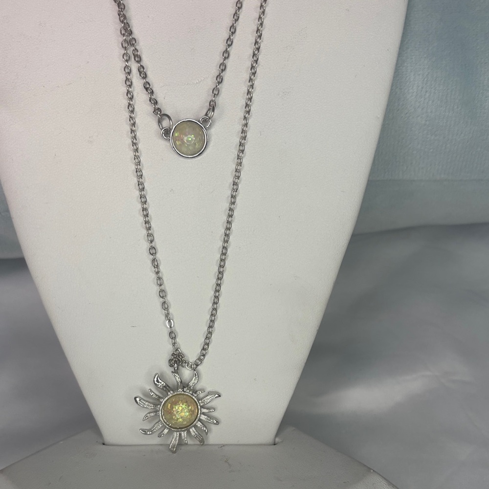 Elegant Silver Sunflower Pendant Necklace